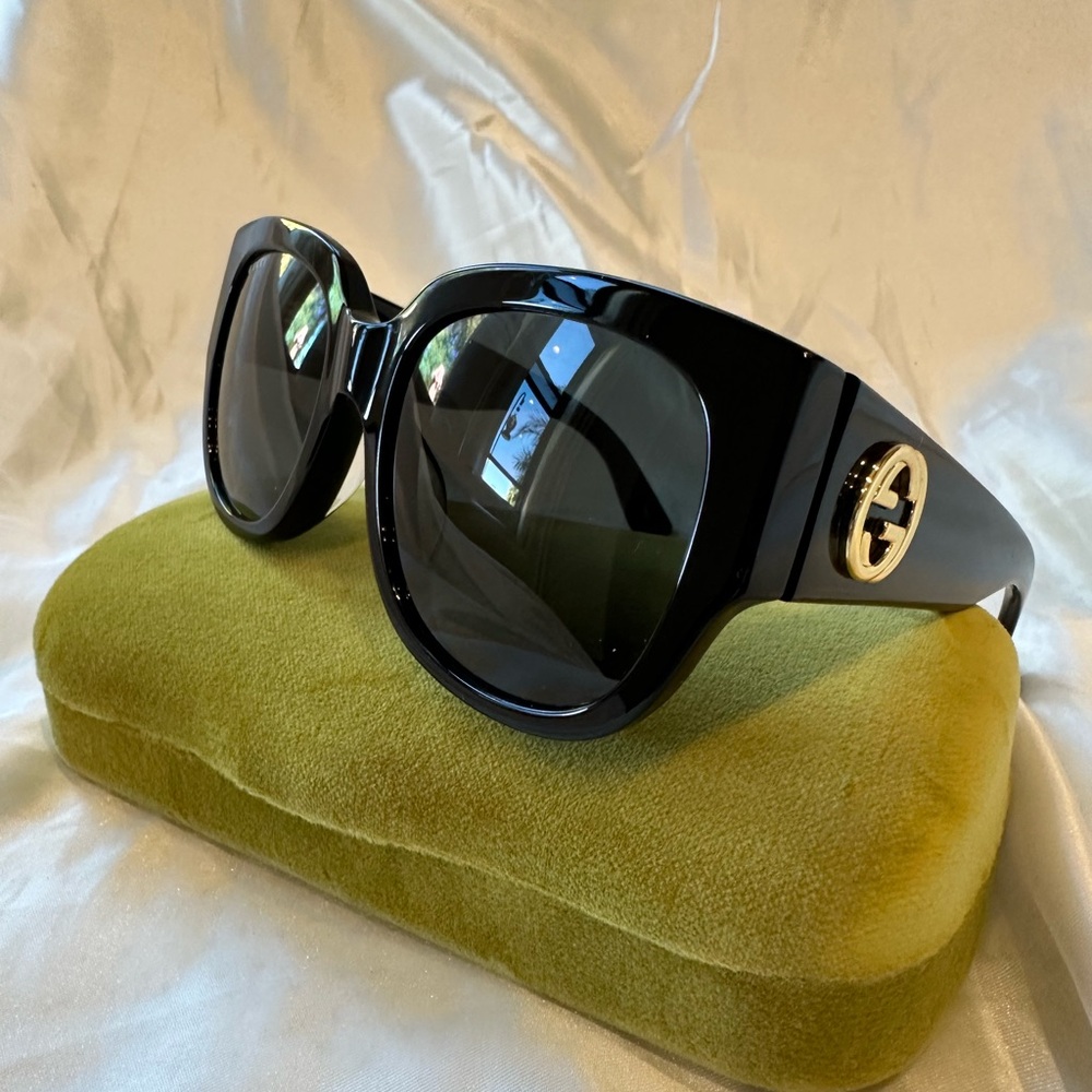 Gucci Black Oversized Round Women's Sunglasses with Gold Logo